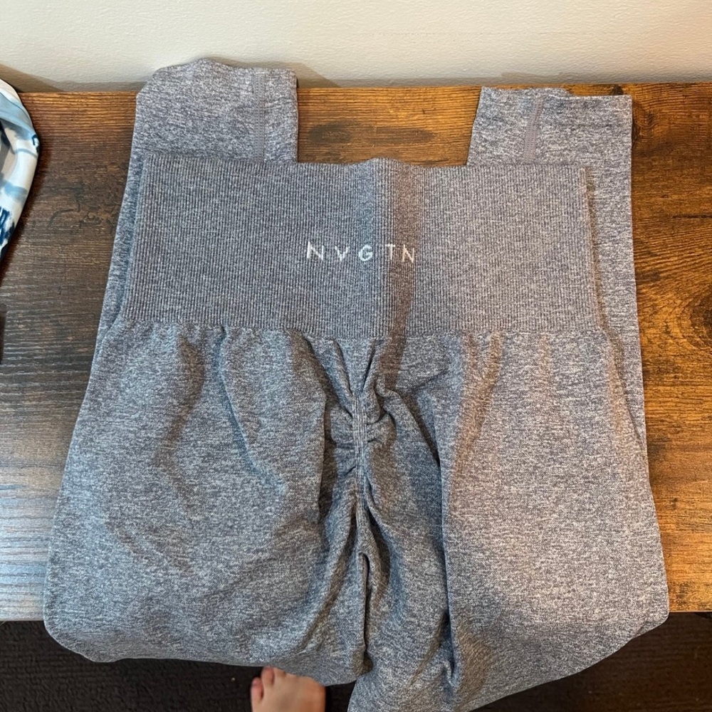NVGTN scrunch leggings size XS